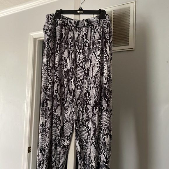 Ninexis Plus size Snakeskin Print Lounge Pants - Picture 2 of 4